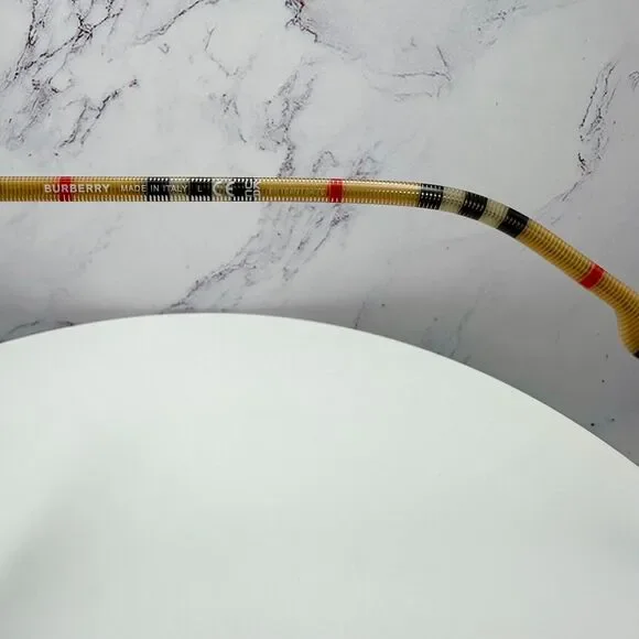 Burberry Sunglasses New - Picture 8 of 16